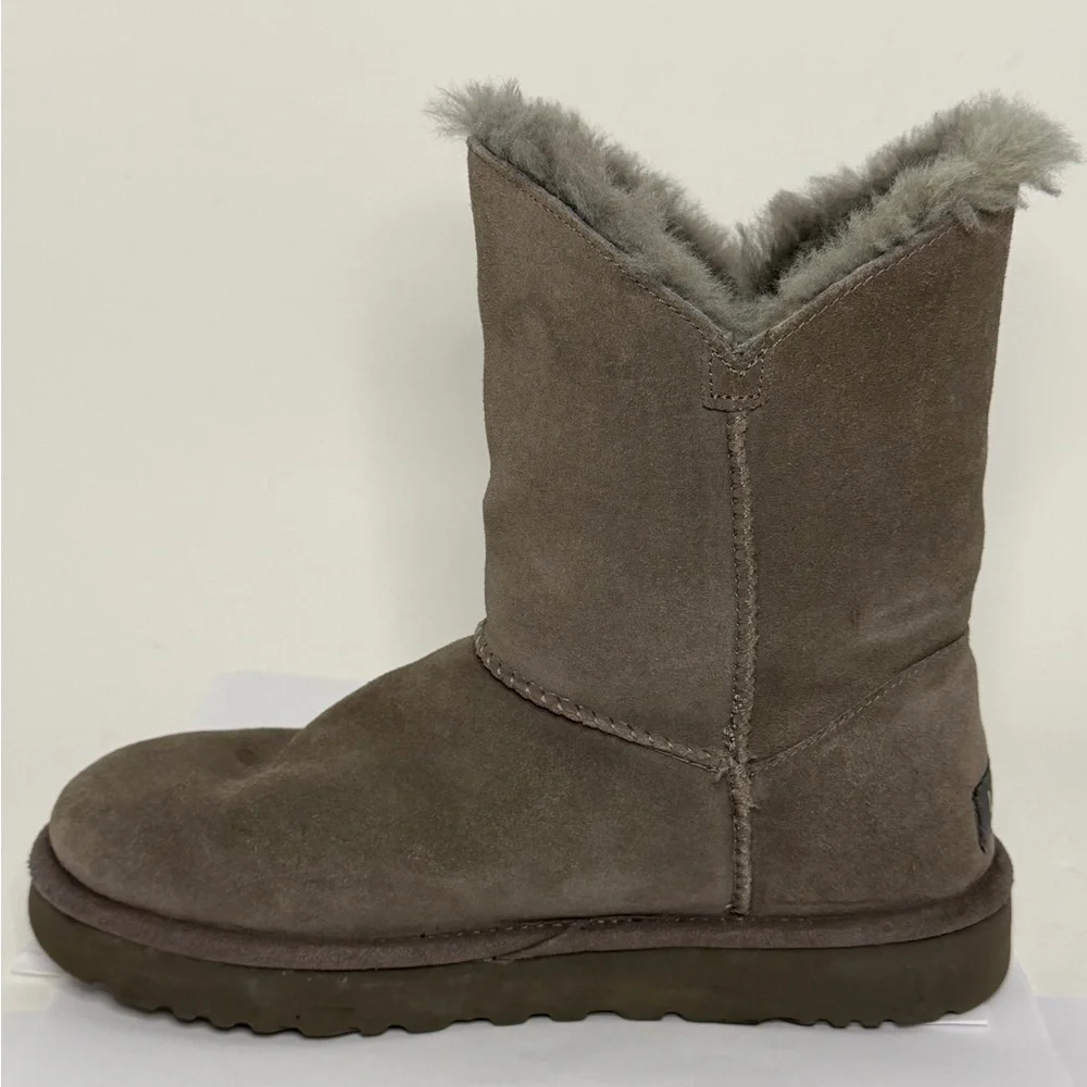 UGG please see